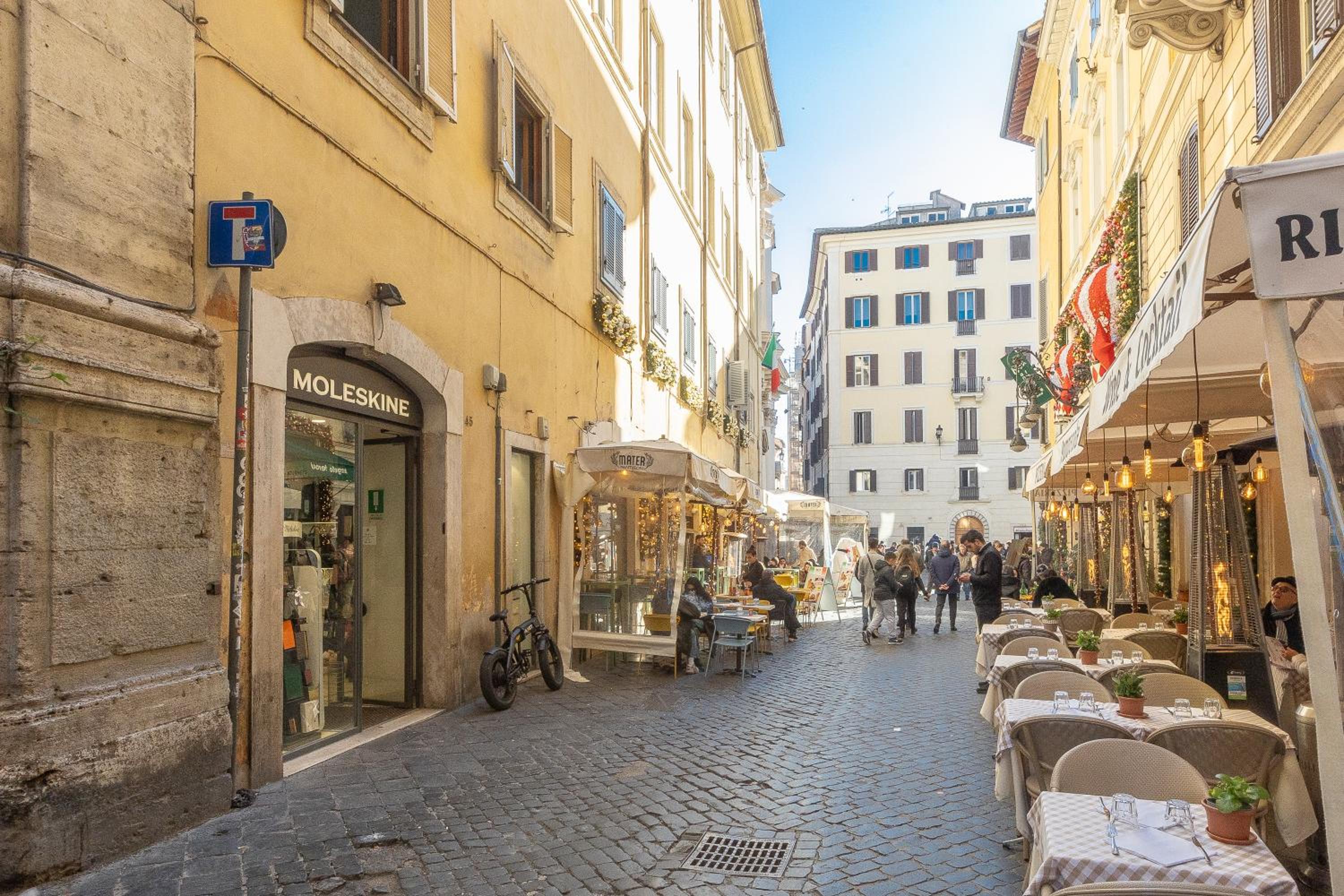 Pantheon by Rental in Rome