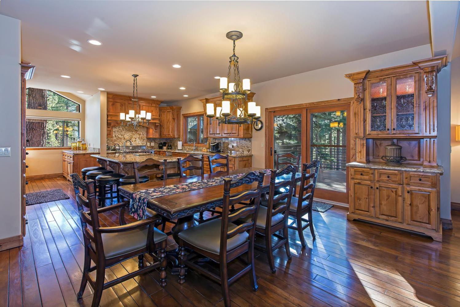 Luxury 4 bedroom 4 5 bath luxury home that sleeps 10 view 2