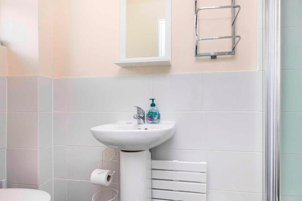 PALM COURT by BOURNECOAST- Apartment with BEACH HUT Near the Town Centre and Sandy Beaches - FM6114 view 2