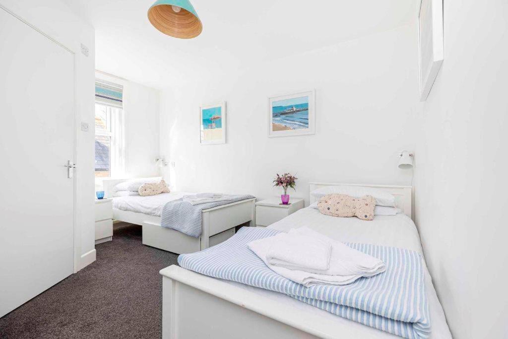 PALM COURT by BOURNECOAST- Apartment with BEACH HUT Near the Town Centre and Sandy Beaches - FM6114 view 3