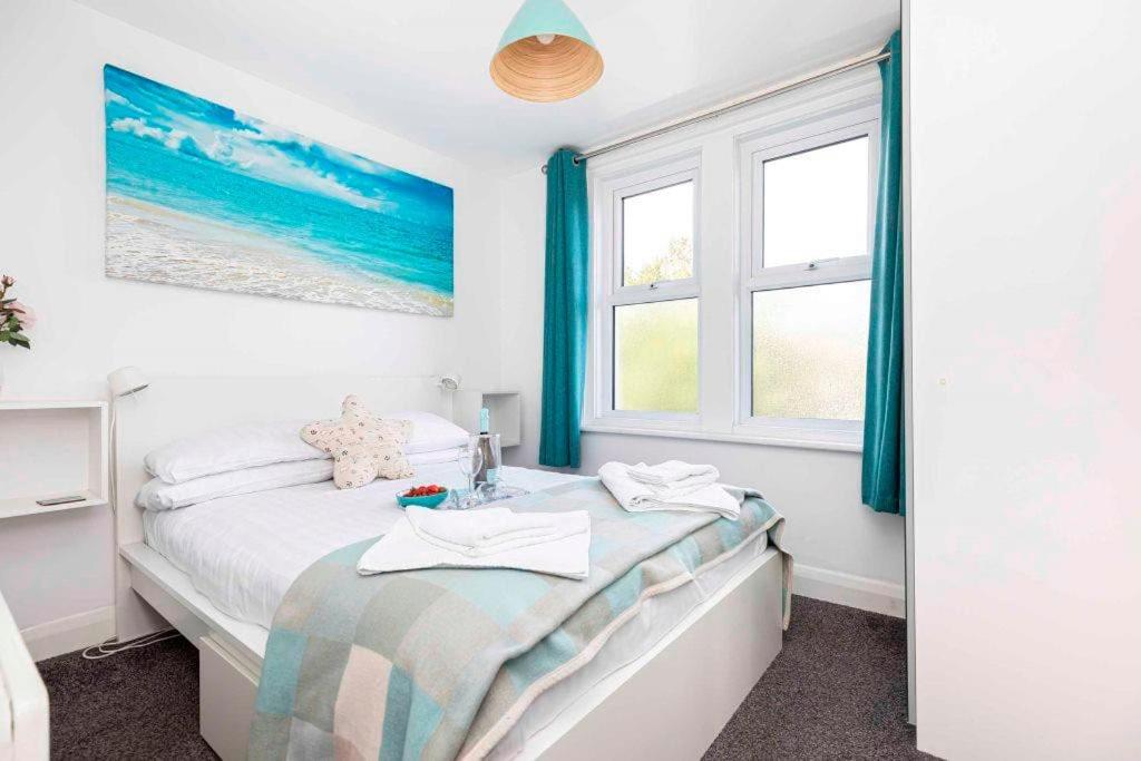 PALM COURT by BOURNECOAST- Apartment with BEACH HUT Near the Town Centre and Sandy Beaches - FM6114 view 5