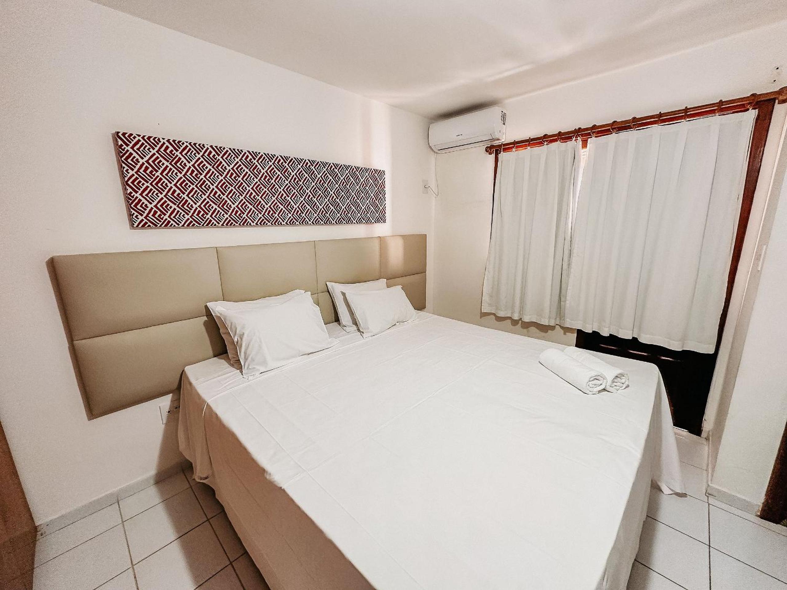 Casas no Residencial Mont Sinai com 2 ou 3 suítes (todas com ar), internet privativa 300MBPS a aproximadamento 250m da Praia de Taperapuã, condomínio com p