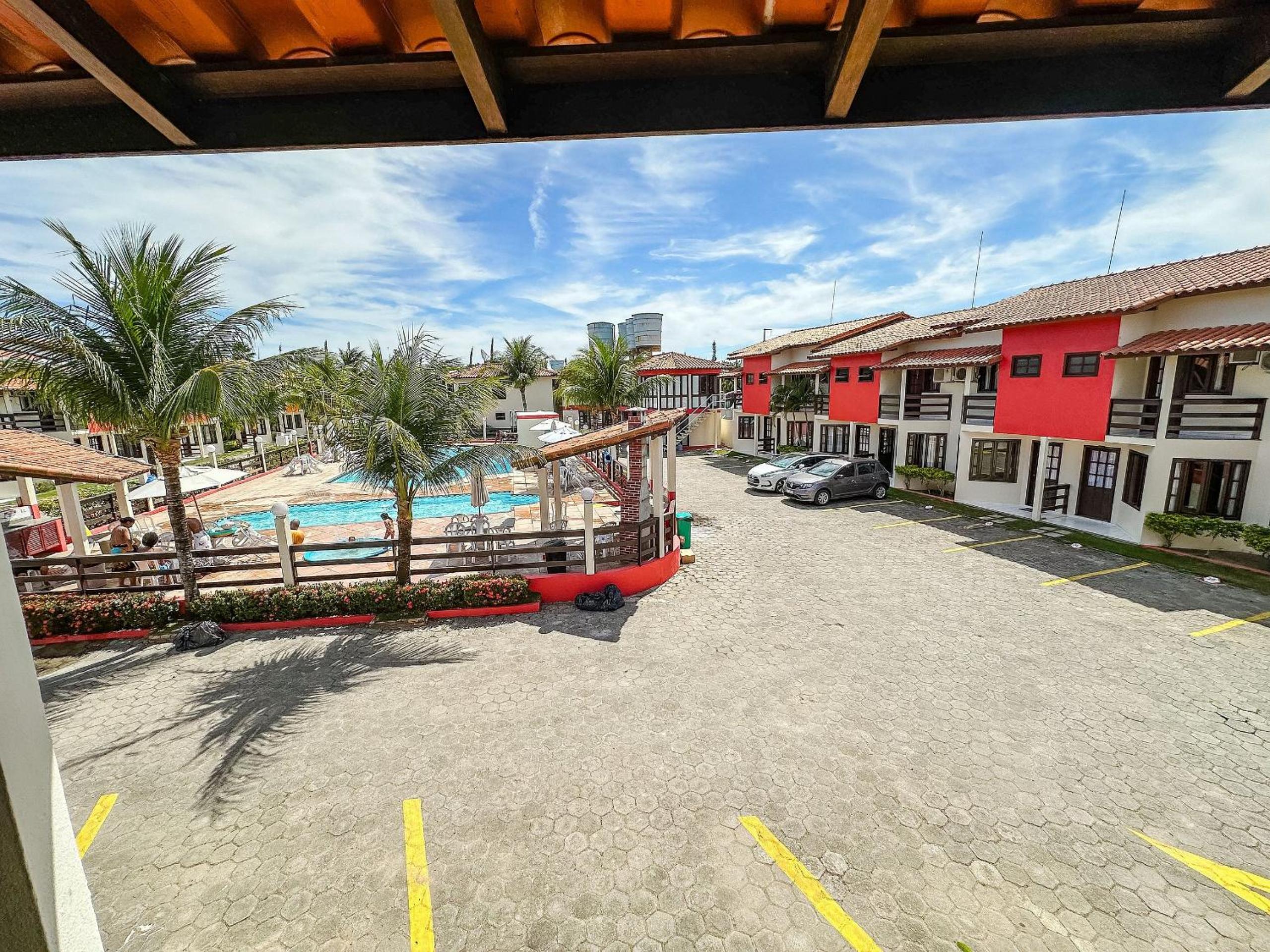 Casas no Residencial Mont Sinai com 2 ou 3 suítes (todas com ar), internet privativa 300MBPS a aproximadamento 250m da Praia de Taperapuã, condomínio com p