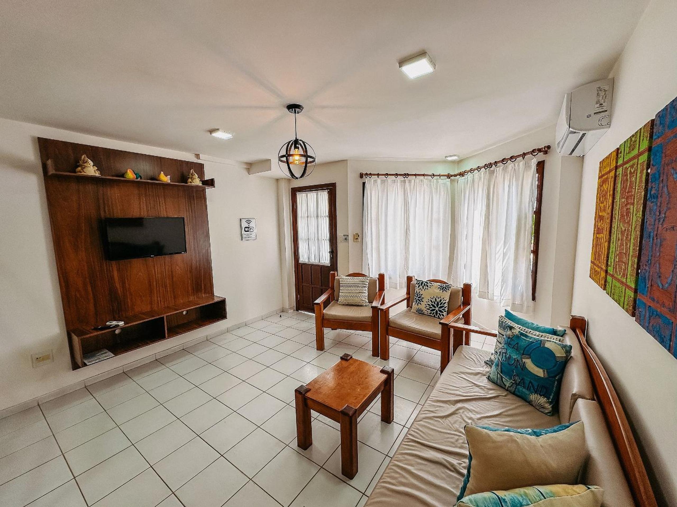 Casas no Residencial Mont Sinai com 2 ou 3 suítes (todas com ar), internet privativa 300MBPS a aproximadamento 250m da Praia de Taperapuã, condomínio com p