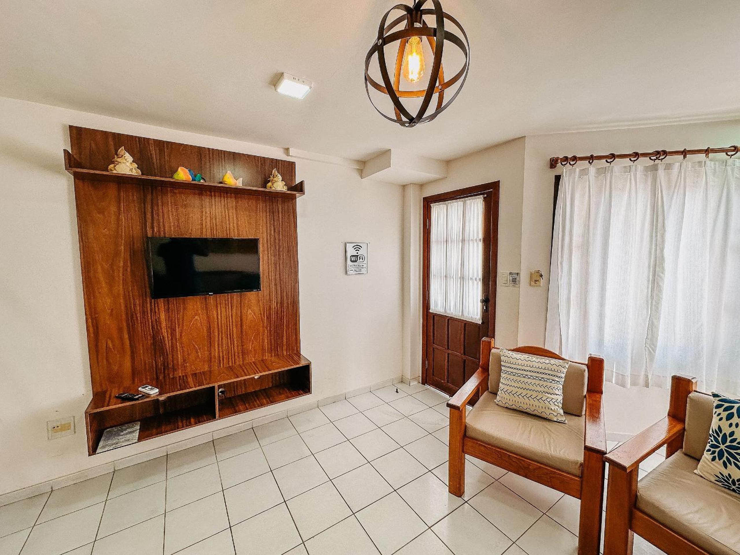 Casas no Residencial Mont Sinai com 2 ou 3 suítes (todas com ar), internet privativa 300MBPS a aproximadamento 250m da Praia de Taperapuã, condomínio com p