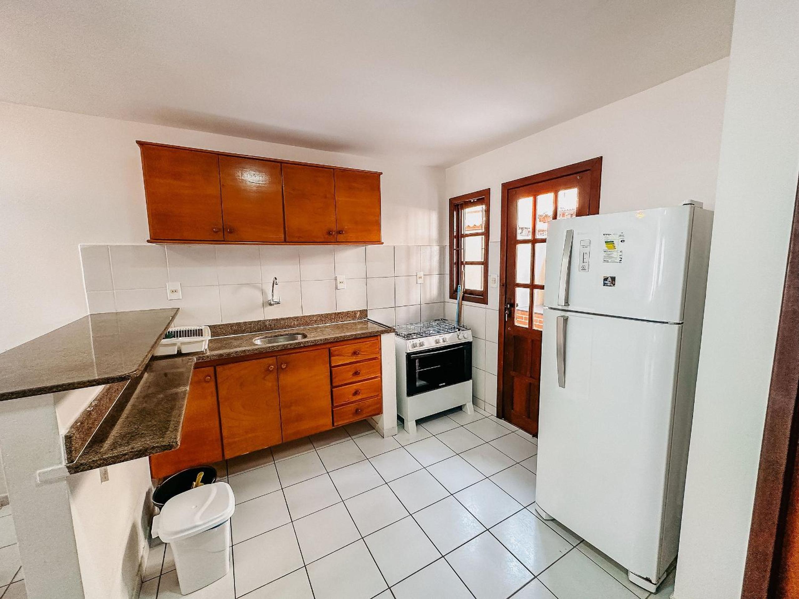 Casas no Residencial Mont Sinai com 2 ou 3 suítes (todas com ar), internet privativa 300MBPS a aproximadamento 250m da Praia de Taperapuã, condomínio com p