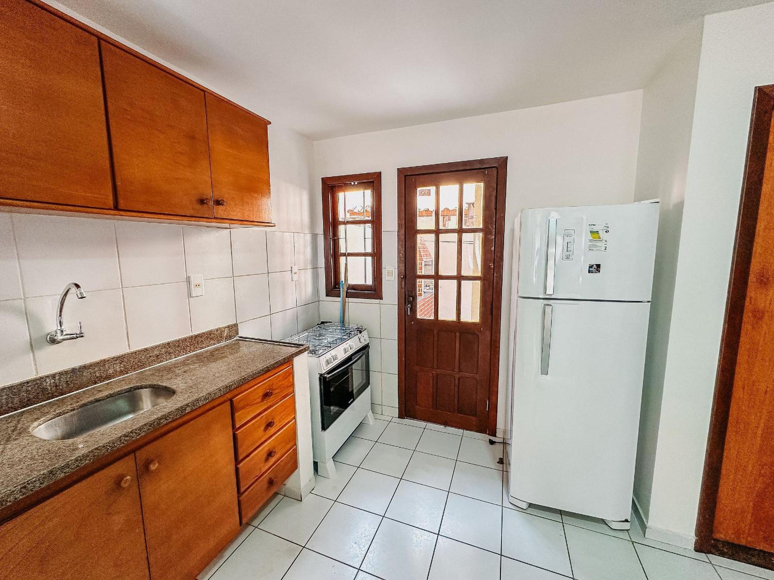 Casas no Residencial Mont Sinai com 2 ou 3 suítes (todas com ar), internet privativa 300MBPS a aproximadamento 250m da Praia de Taperapuã, condomínio com p