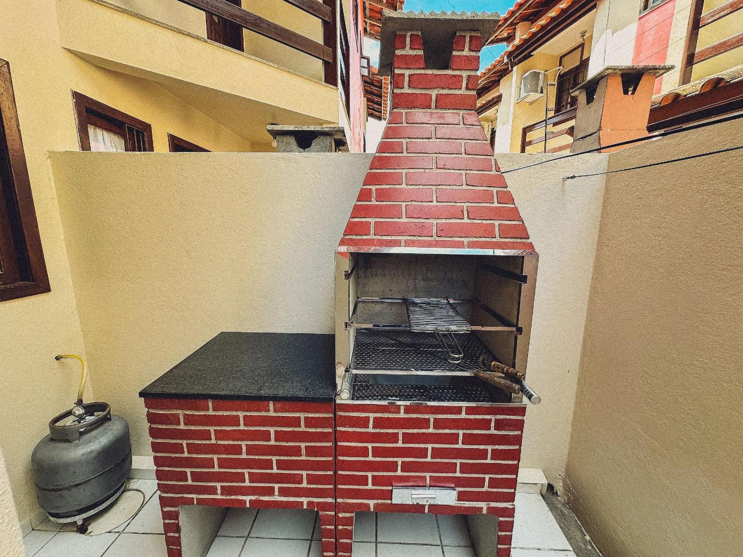 Casas no Residencial Mont Sinai com 2 ou 3 suítes (todas com ar), internet privativa 300MBPS a aproximadamento 250m da Praia de Taperapuã, condomínio com p