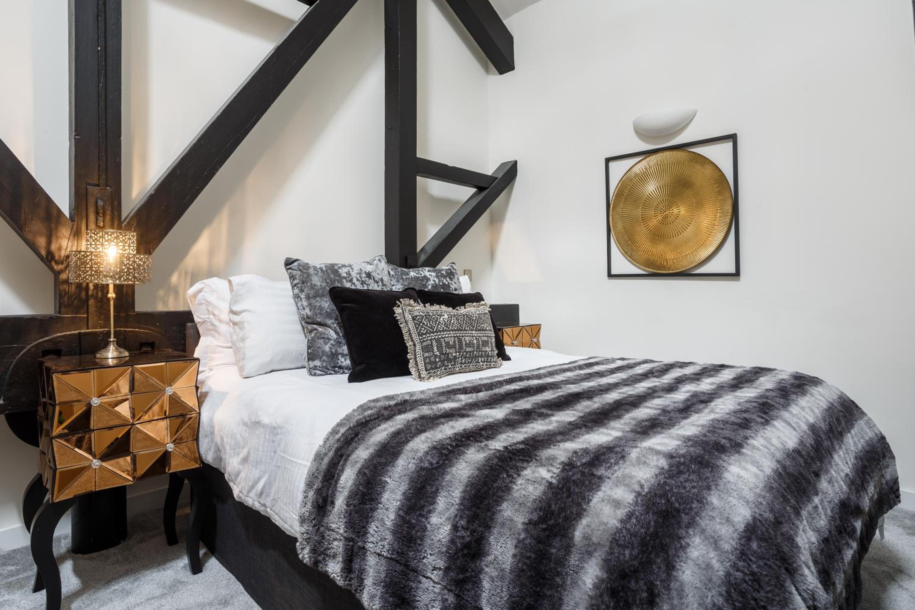 Bradford Vacations - Stunning Designer Penthouse - 85'' Cinema TV! - Property Image 26