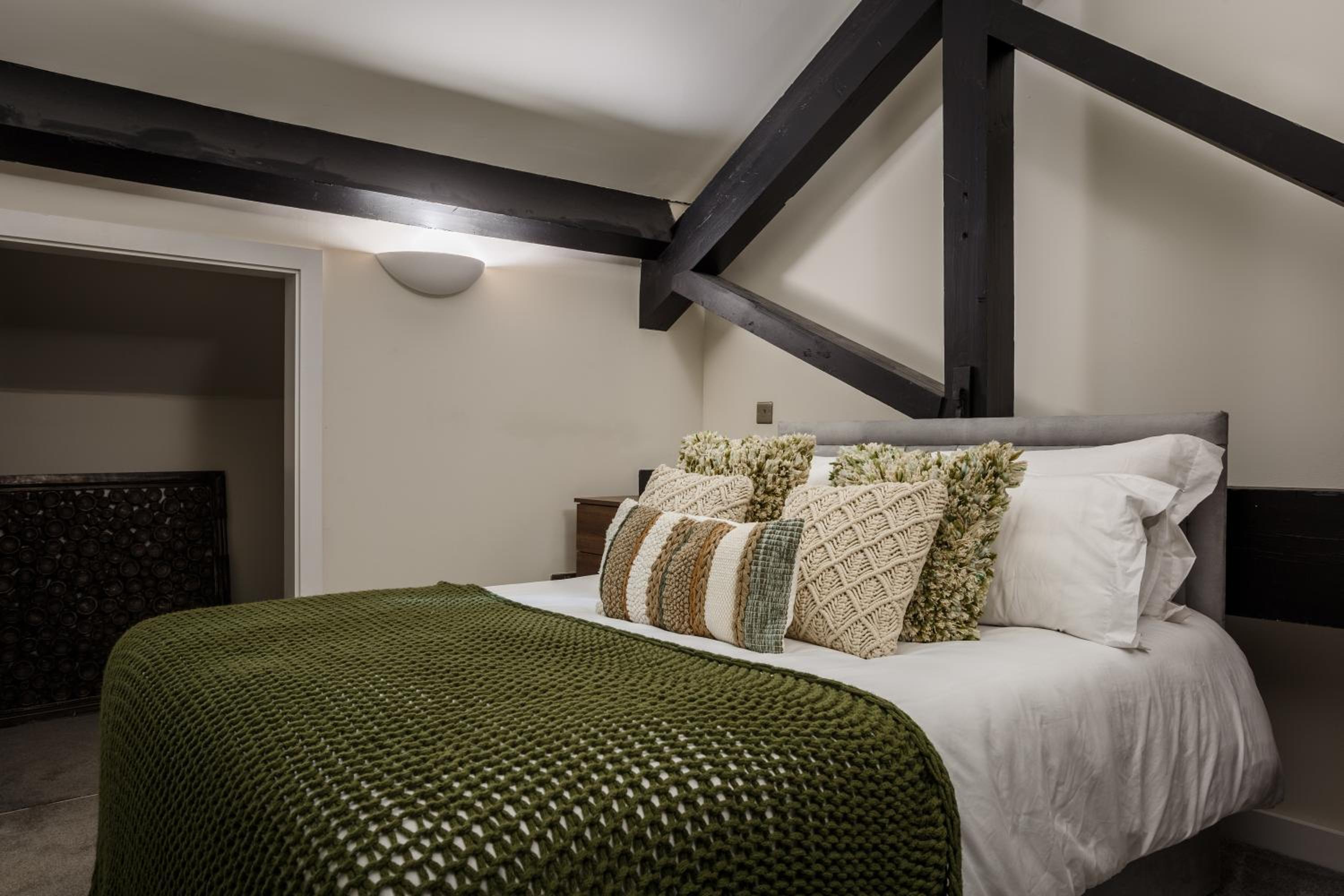 Bradford Vacations - Stunning Designer Penthouse - 85'' Cinema TV! - Property Image 22