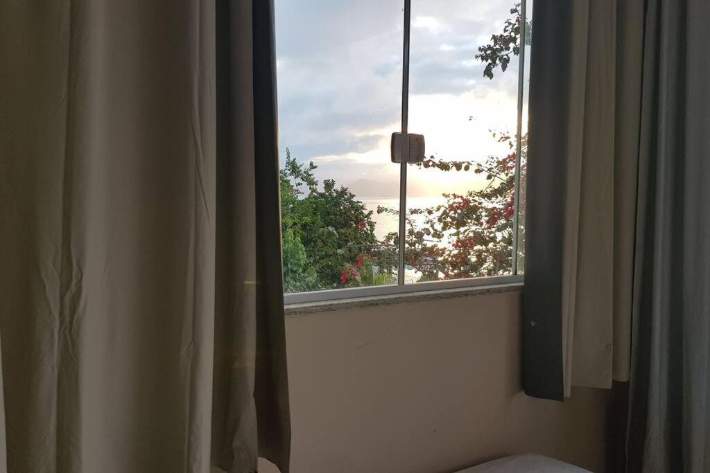 Casa na Ilha Jardim pé na areia