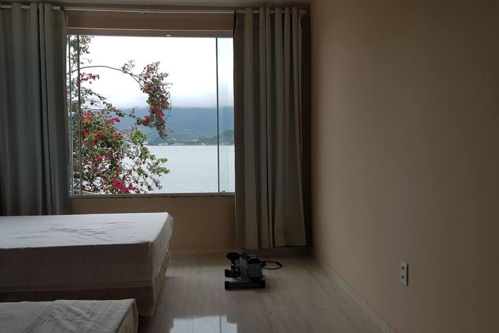 Casa na Ilha Jardim pé na areia