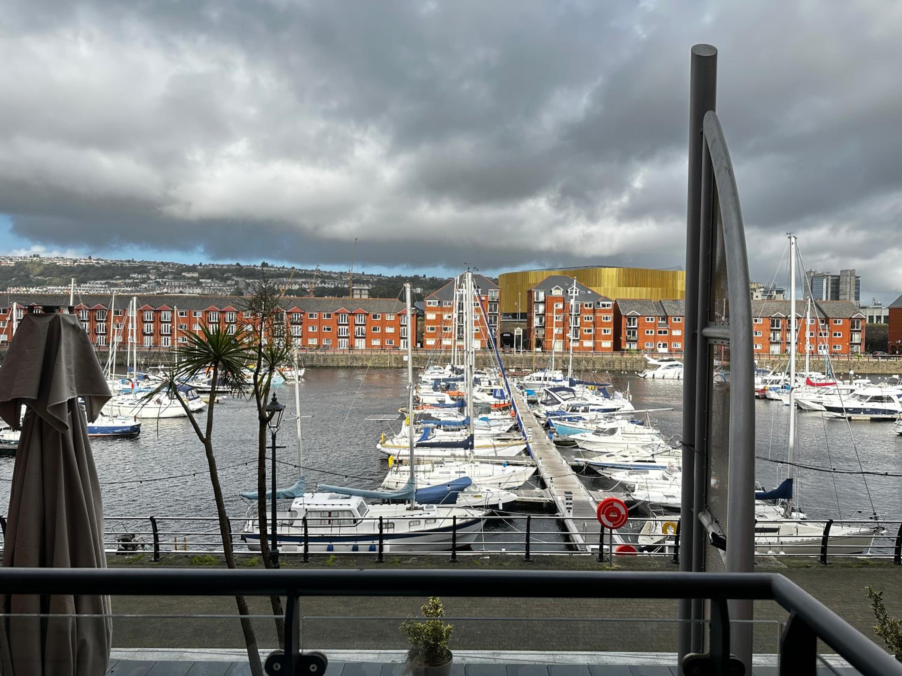 Water Front APT Walk to the Beach & City Centre view 4