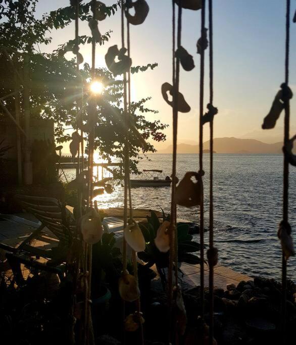 Casa na Ilha Jardim pé na areia