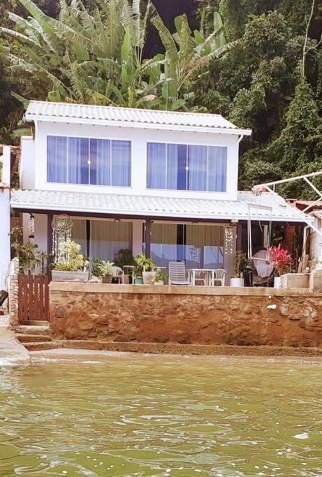 Casa na Ilha Jardim pé na areia