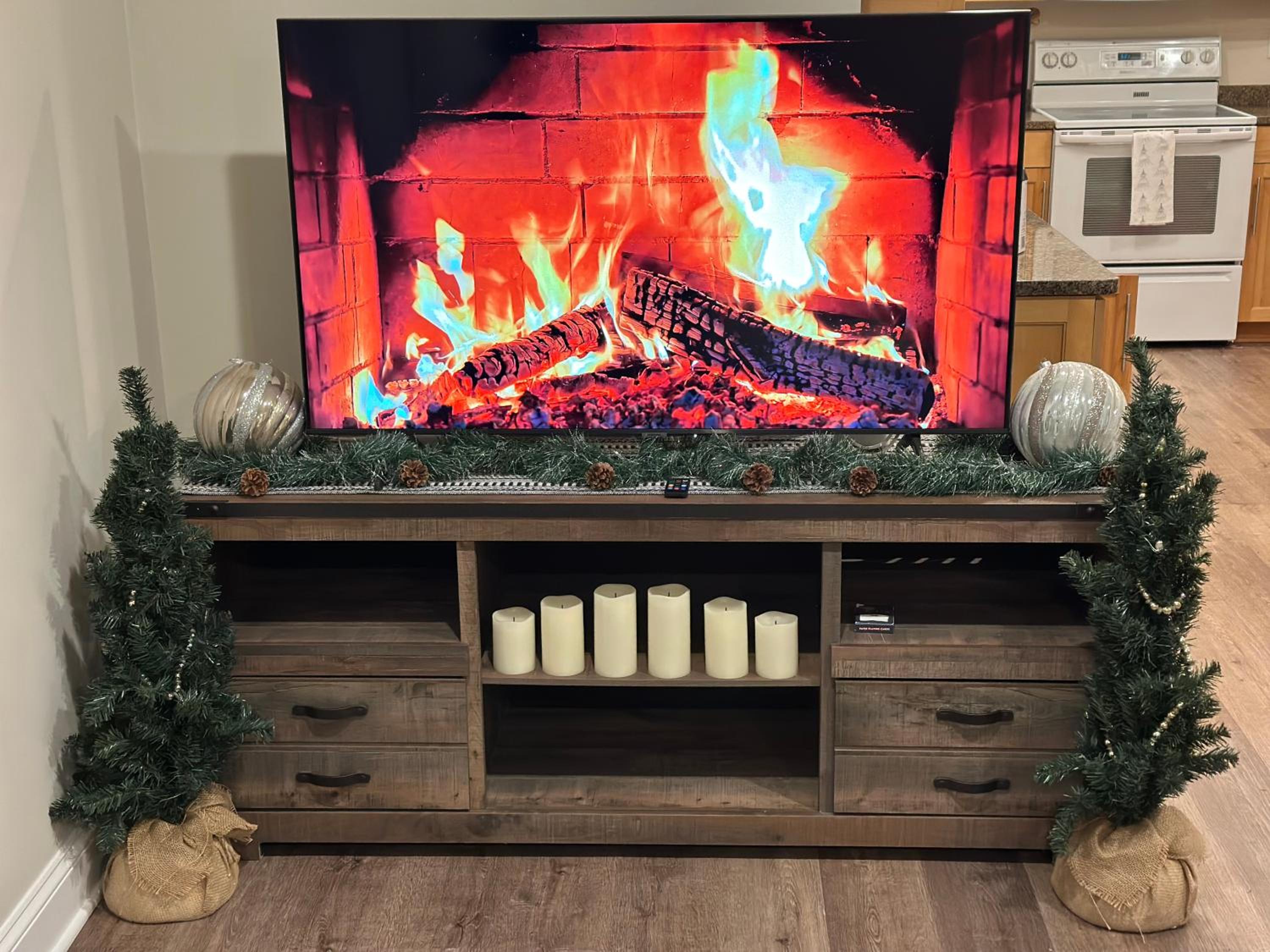 The Lakeshore Cozy Cottage! view 4