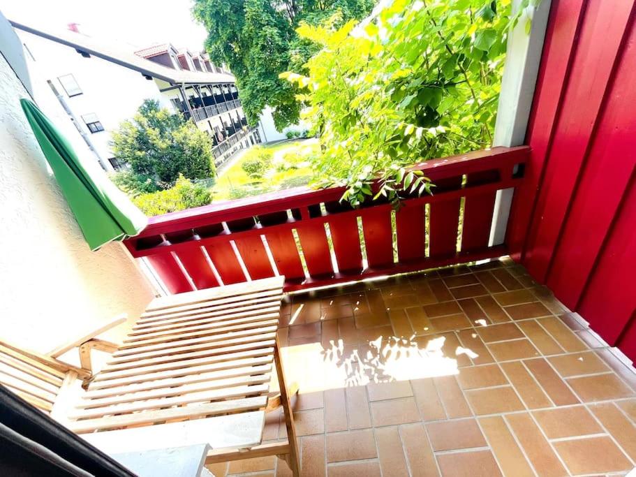 FeWo 20 - Appartement im Rottalblick - YoungModern wohnen mit Bademantelgang zur Therme, TV, Balkon und persönlichem Gästeempfang von Astarte Estate