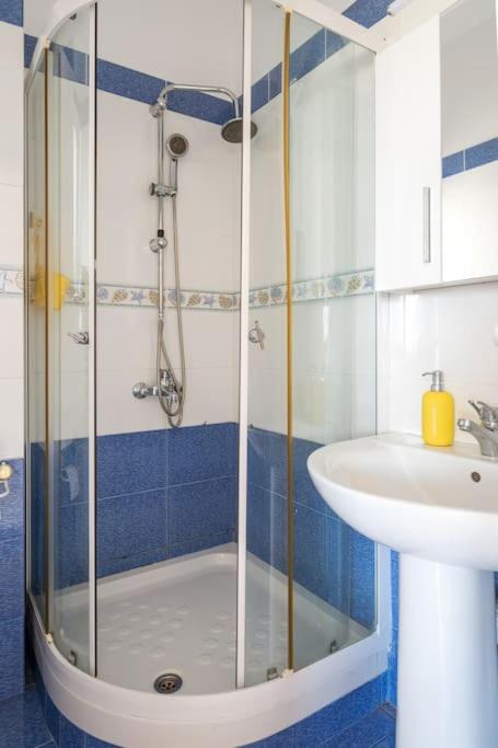 Sea view apartment with balcony-Saronida view 4