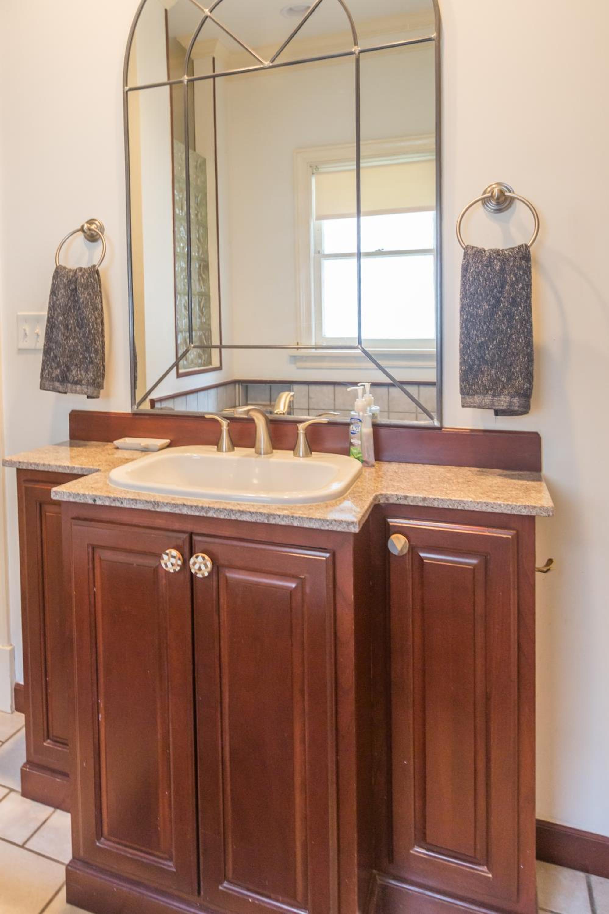 Nugget's Roost - Maple Ridge Gem view 5