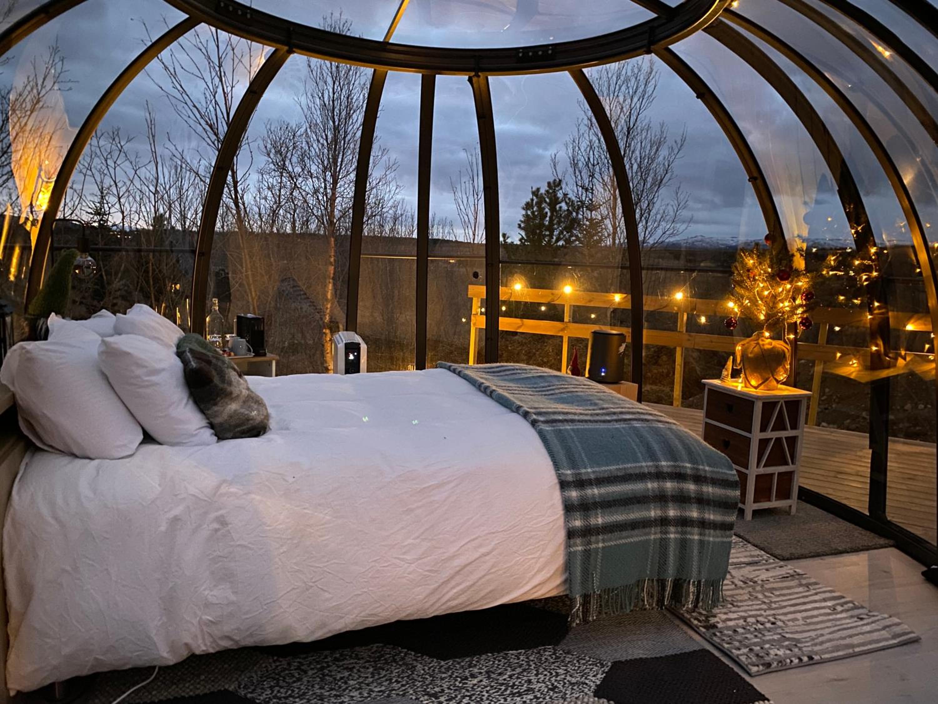 Cottage with Glass Bubble and Hot tub view 4