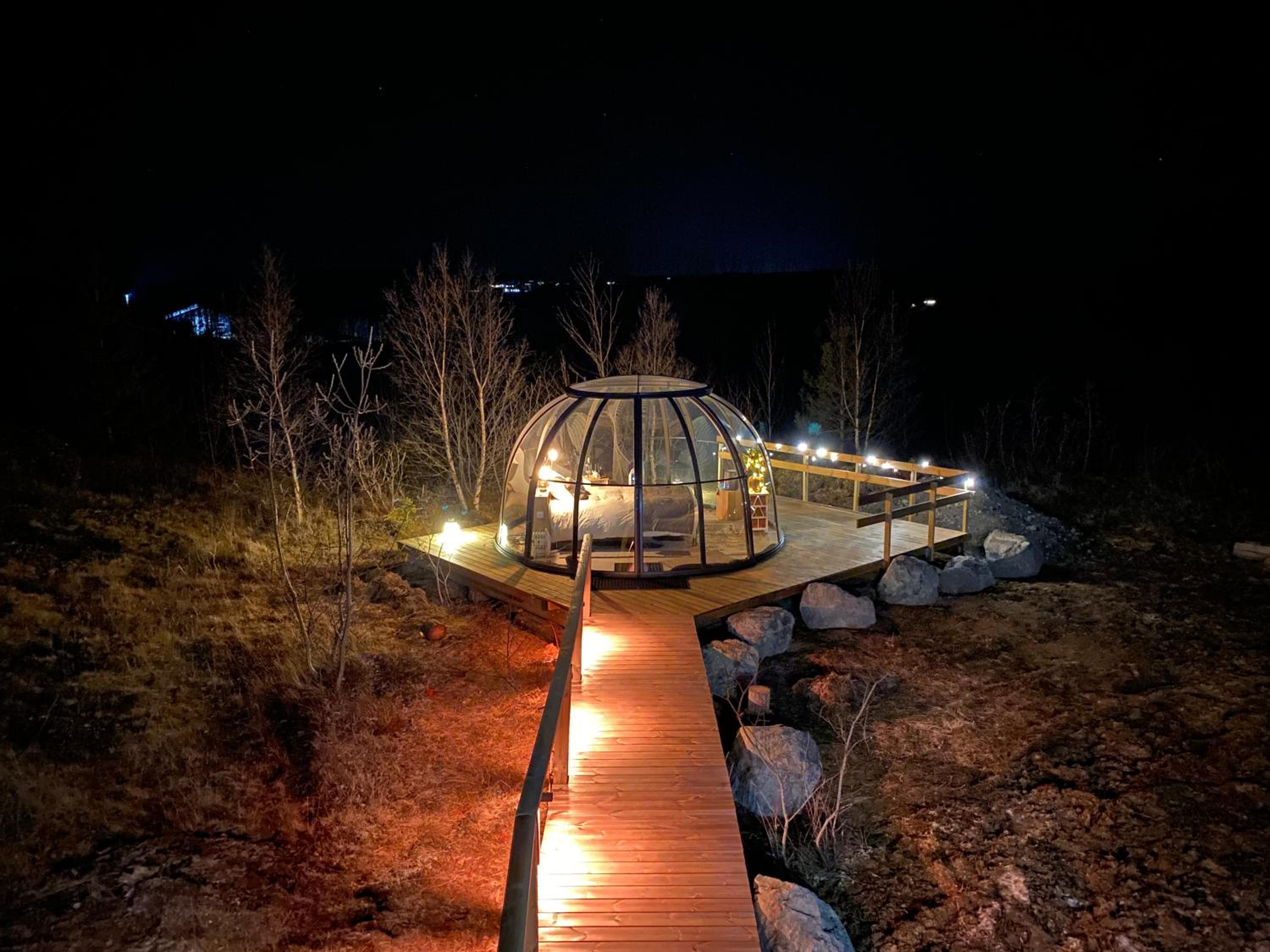 Cottage with Glass Bubble and Hot tub view 3