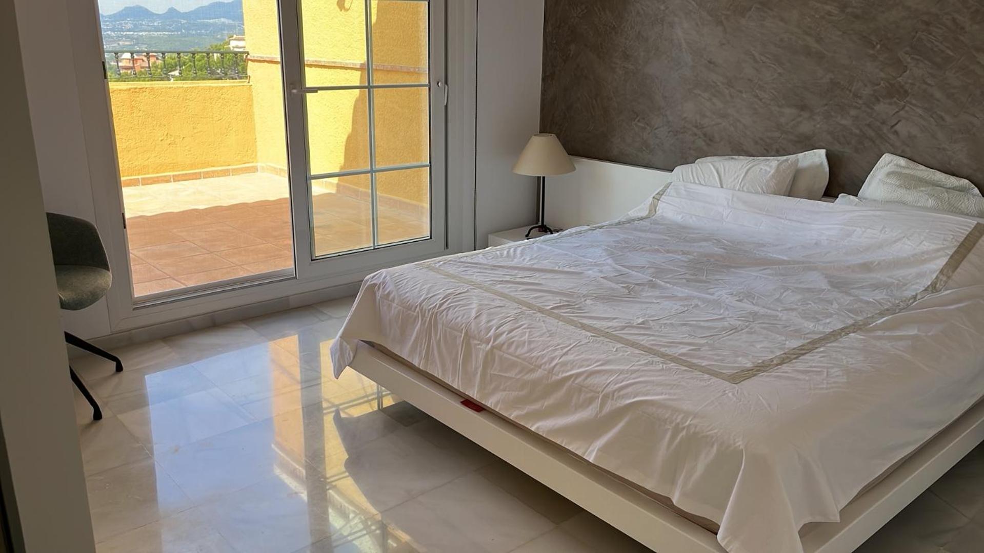 Stunning penthouse with sea view in Altea Hills