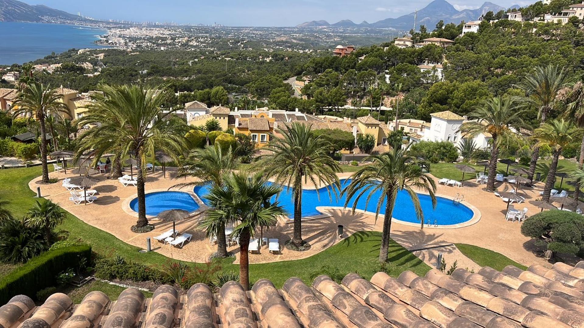Stunning penthouse with sea view in Altea Hills