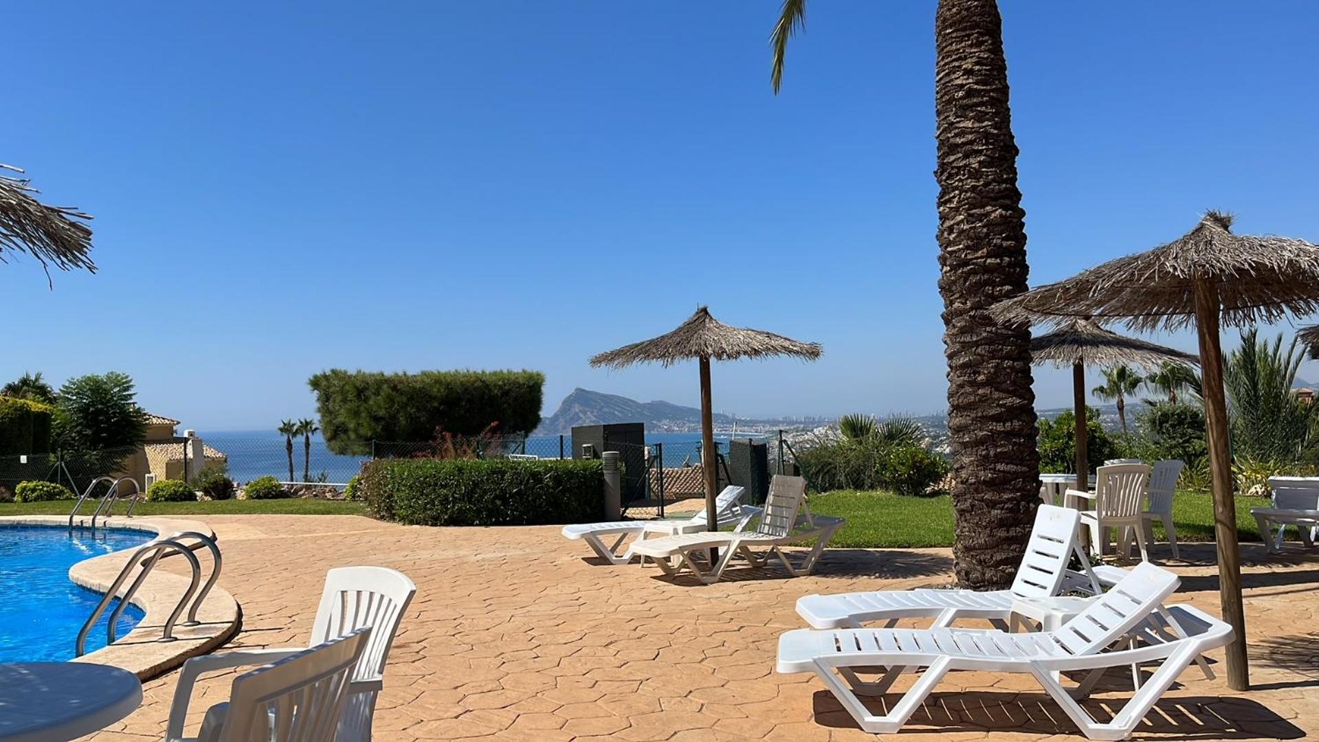 Stunning penthouse with sea view in Altea Hills