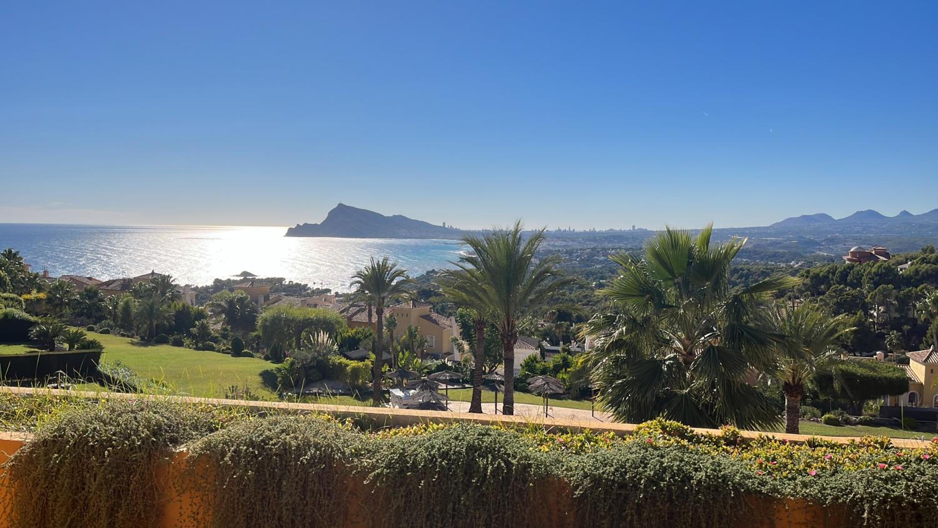 Stunning penthouse with sea view in Altea Hills