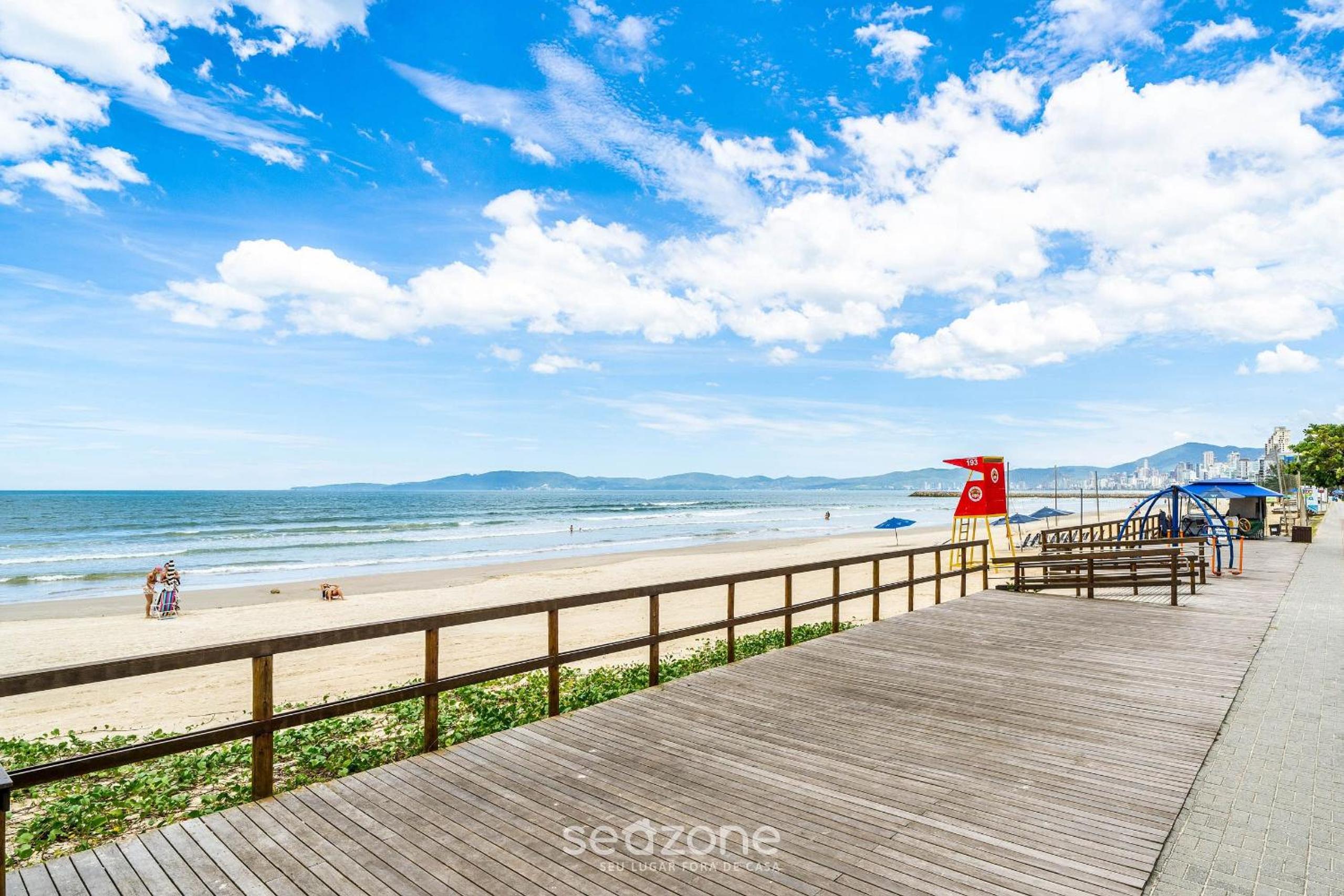3BR beachfront apt w/ BBQ – RSL0502