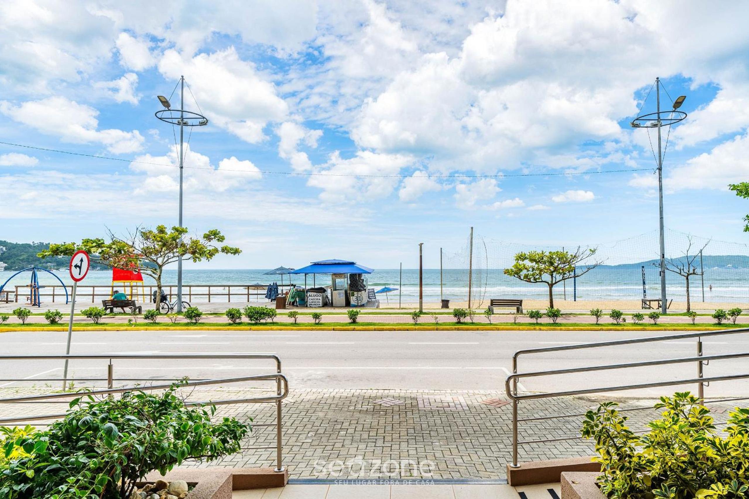 3BR beachfront apt w/ BBQ – RSL0502