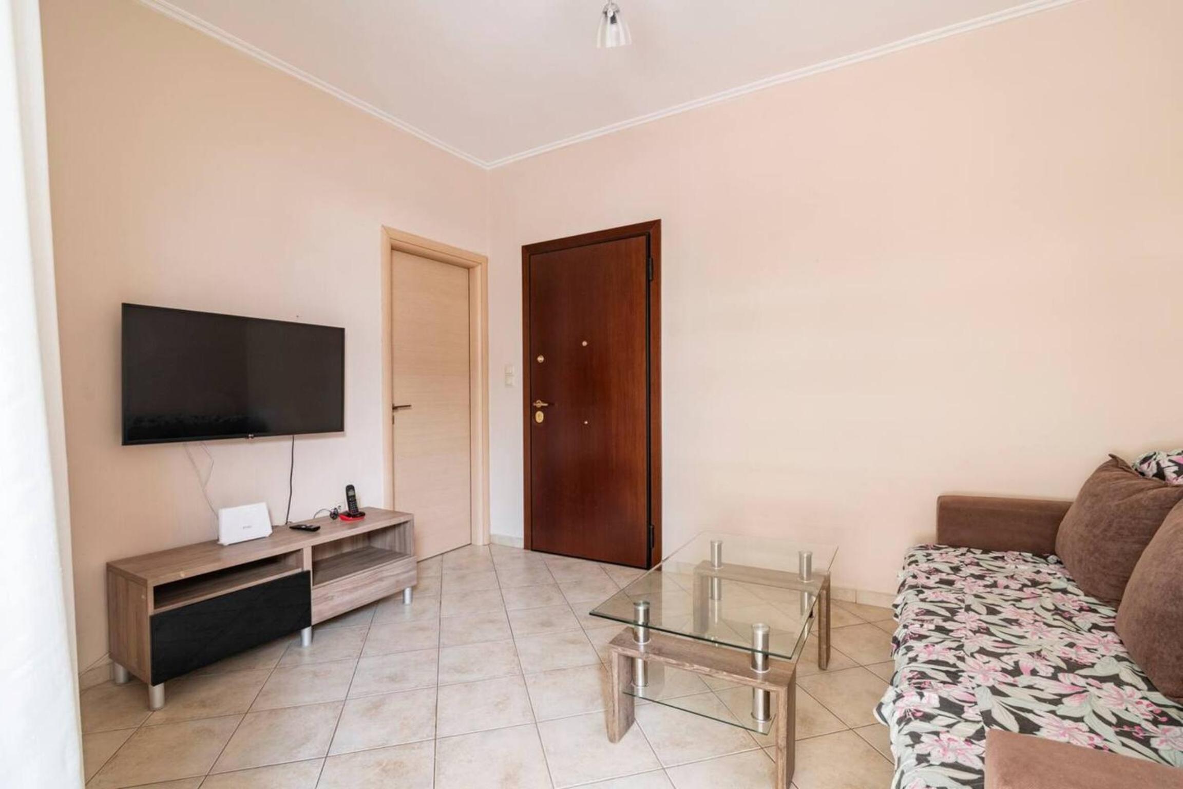 Whole house in Kolonos, centre of Athens