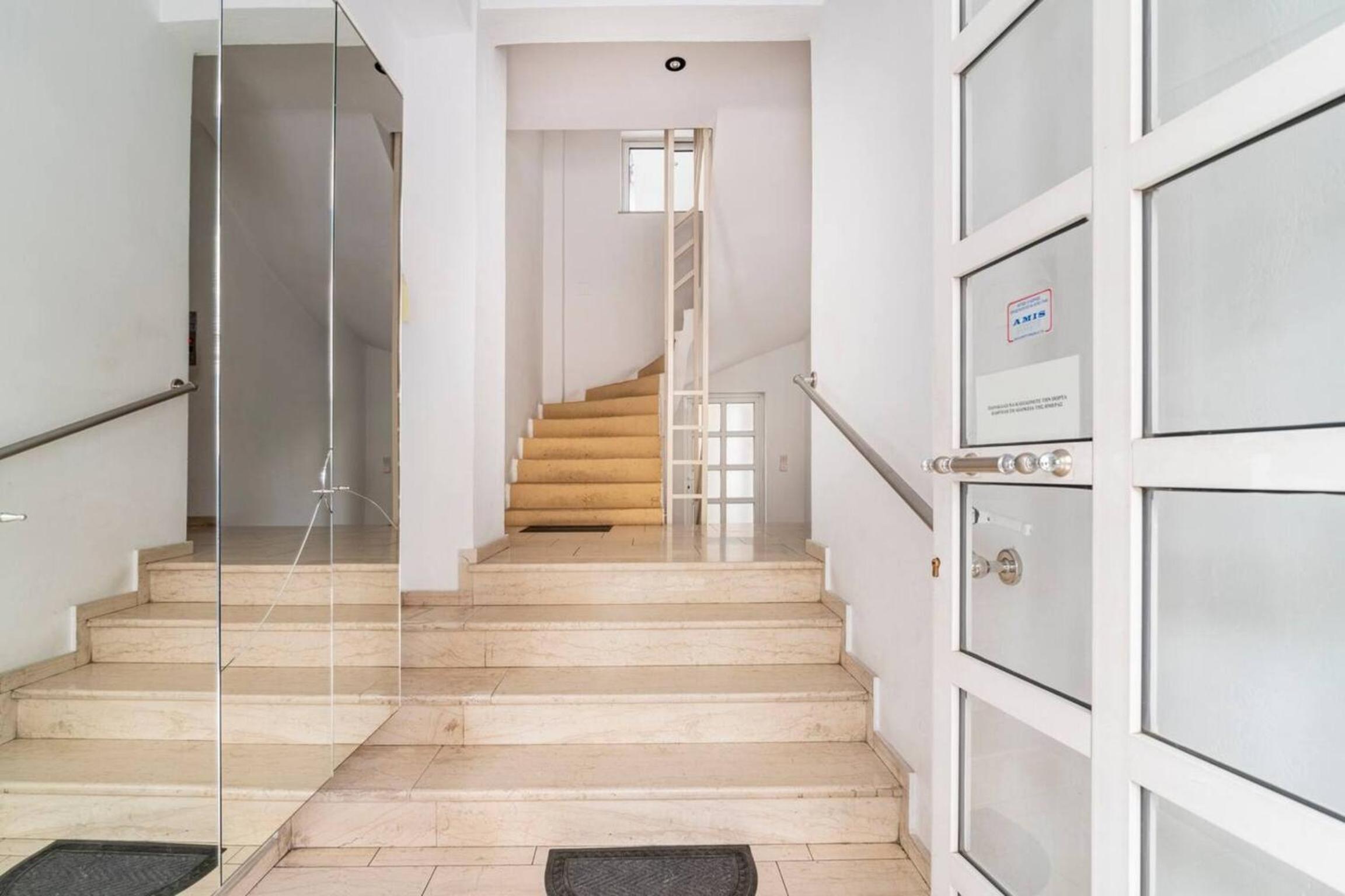 Whole house in Kolonos, centre of Athens
