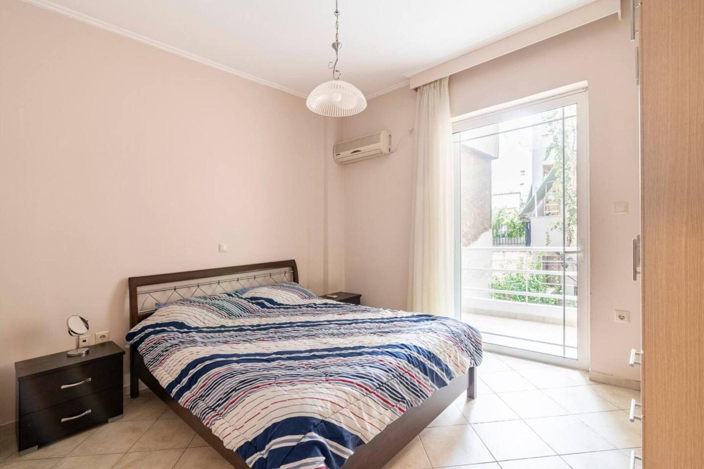 Whole house in Kolonos, centre of Athens