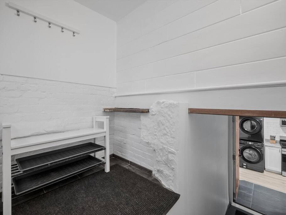 Shadyside, Pittsburgh, Modern and Quiet 1 Bedroom Unit1 with Free Parking view 2