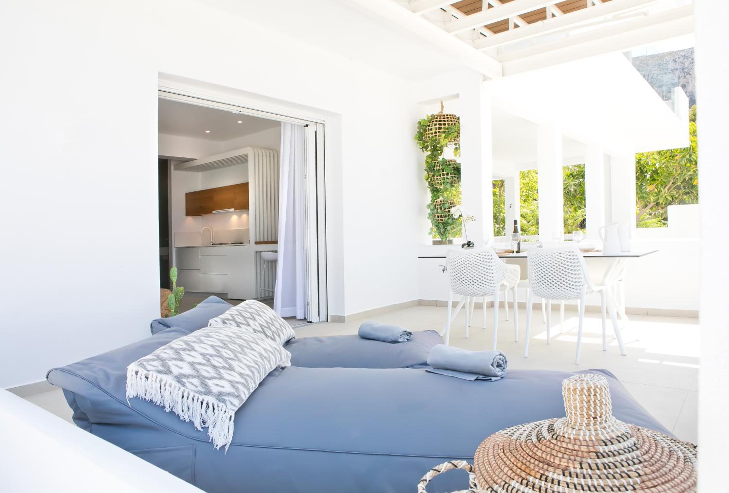 Almyra Seaside Luxury Suites photo 3