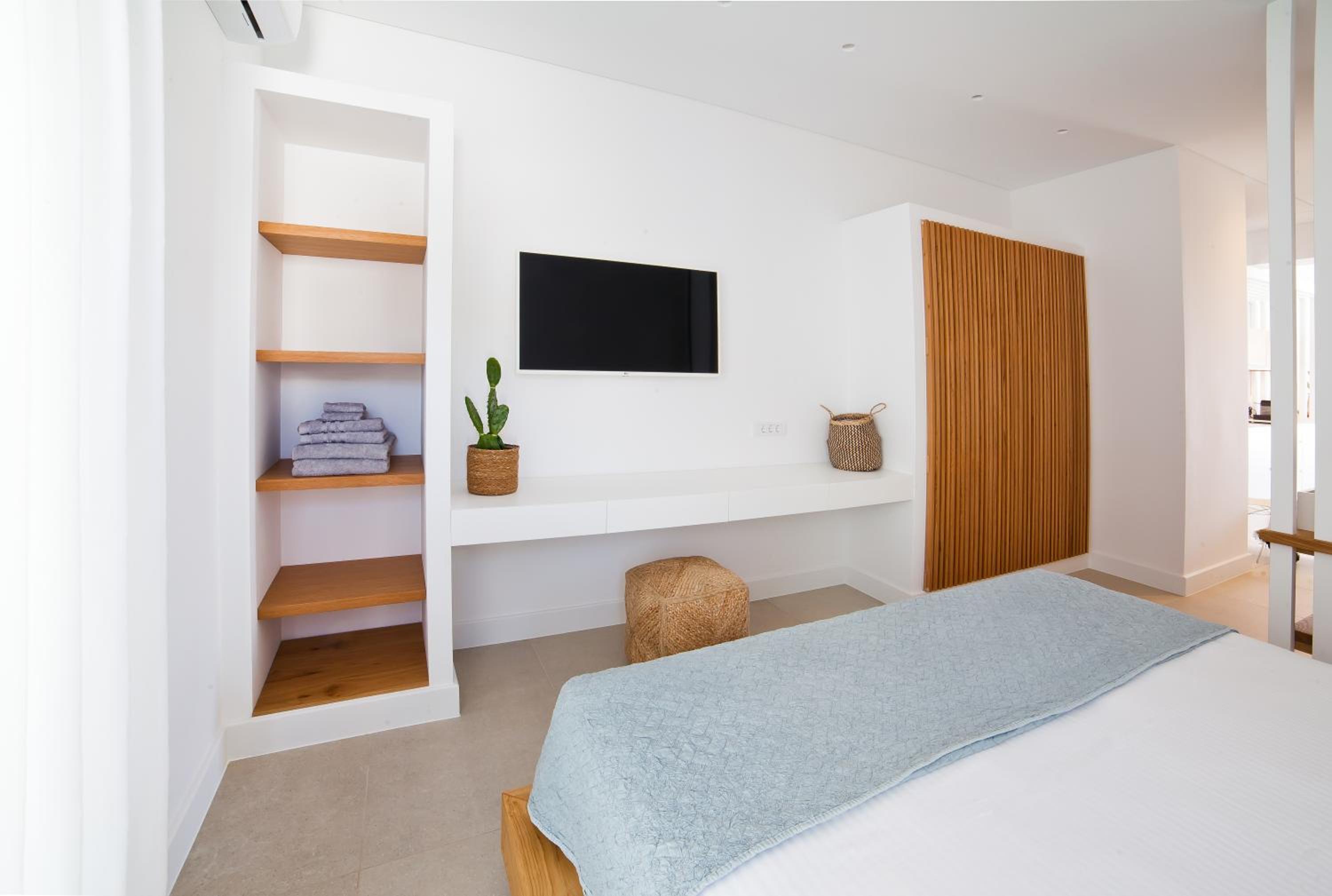 Almyra Seaside Luxury Suites photo 4