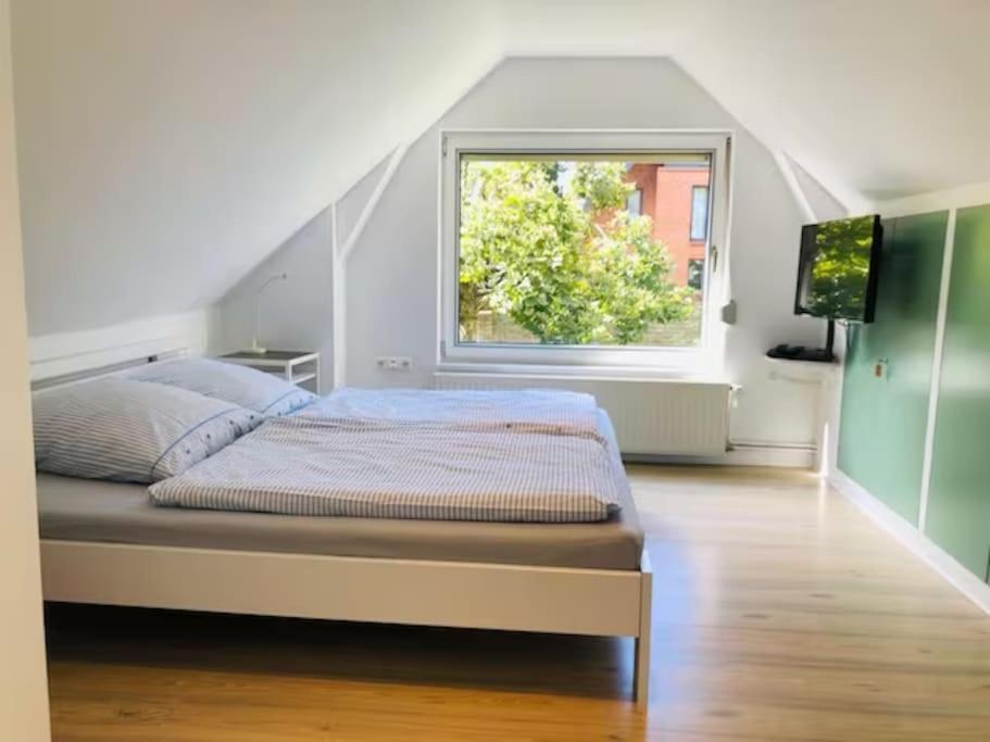Ferienhaus am Wasser - citynah