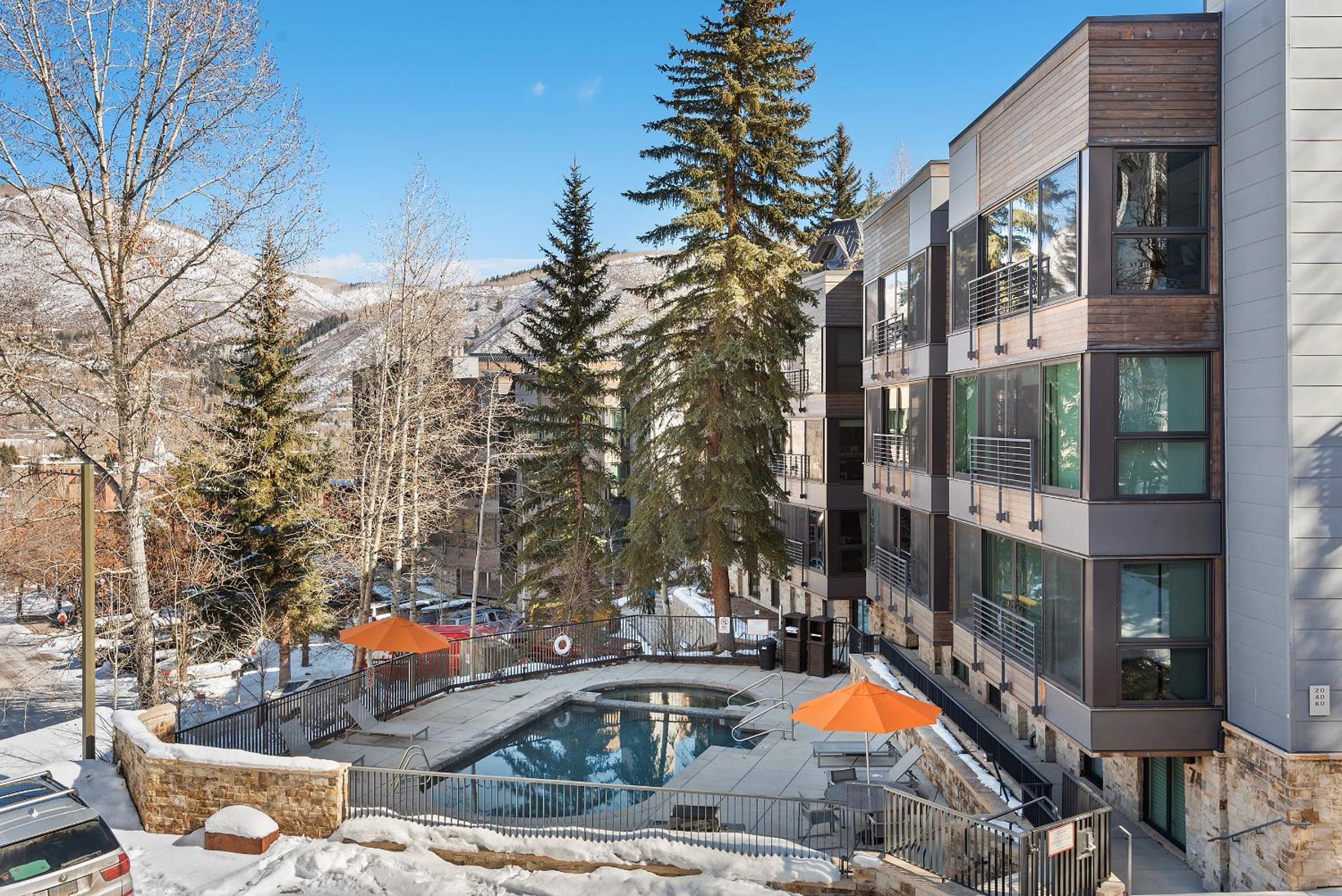 Fifth Avenue 303, Newly remodeled, light-filled 3 BDR Condo, close to Ski Slopes view 4
