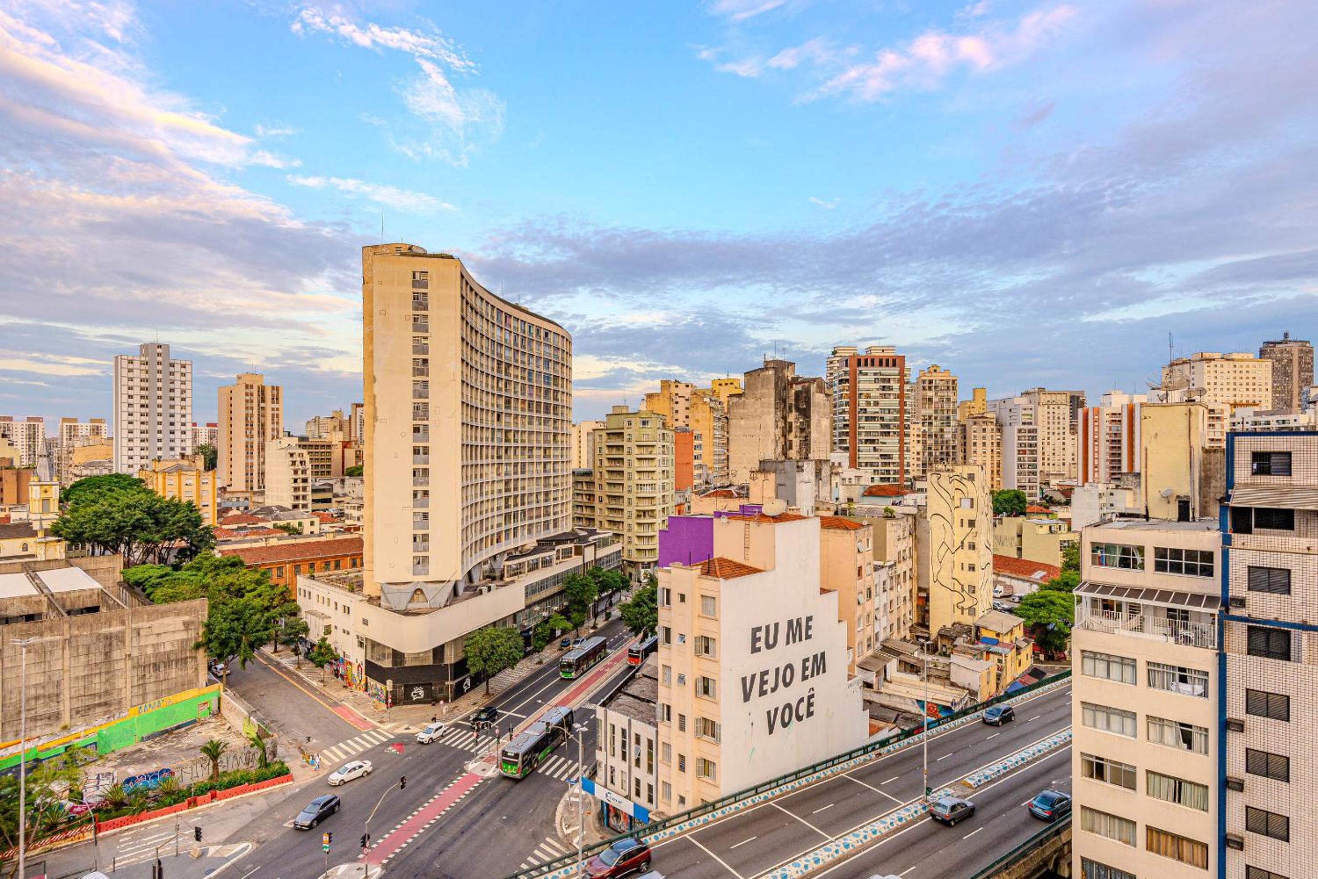 FLAT GRANDE EM CONDOMINIO DE LUXO - CENTRO DE SÃO PAULO