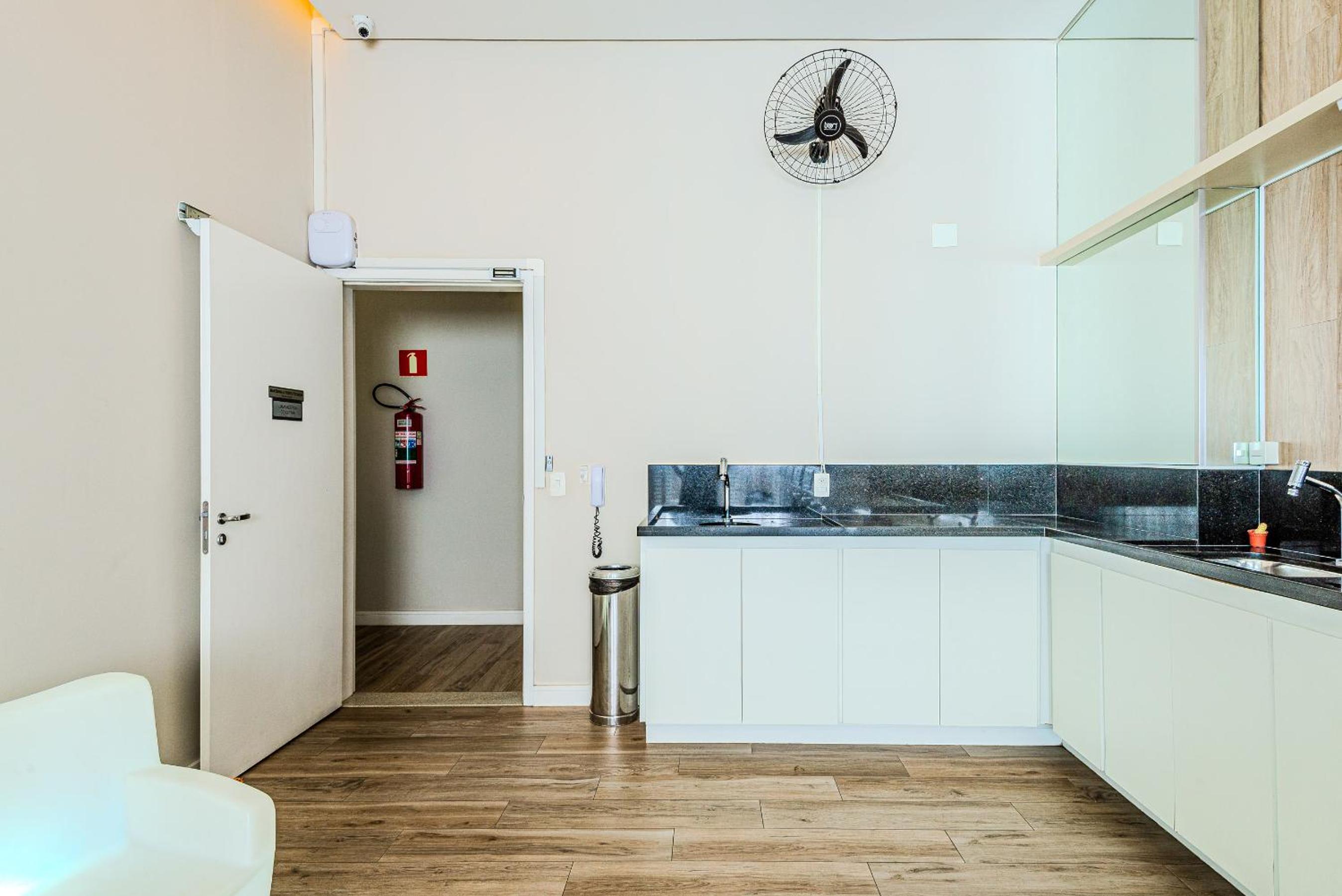 FLAT GRANDE EM CONDOMINIO DE LUXO - CENTRO DE SÃO PAULO