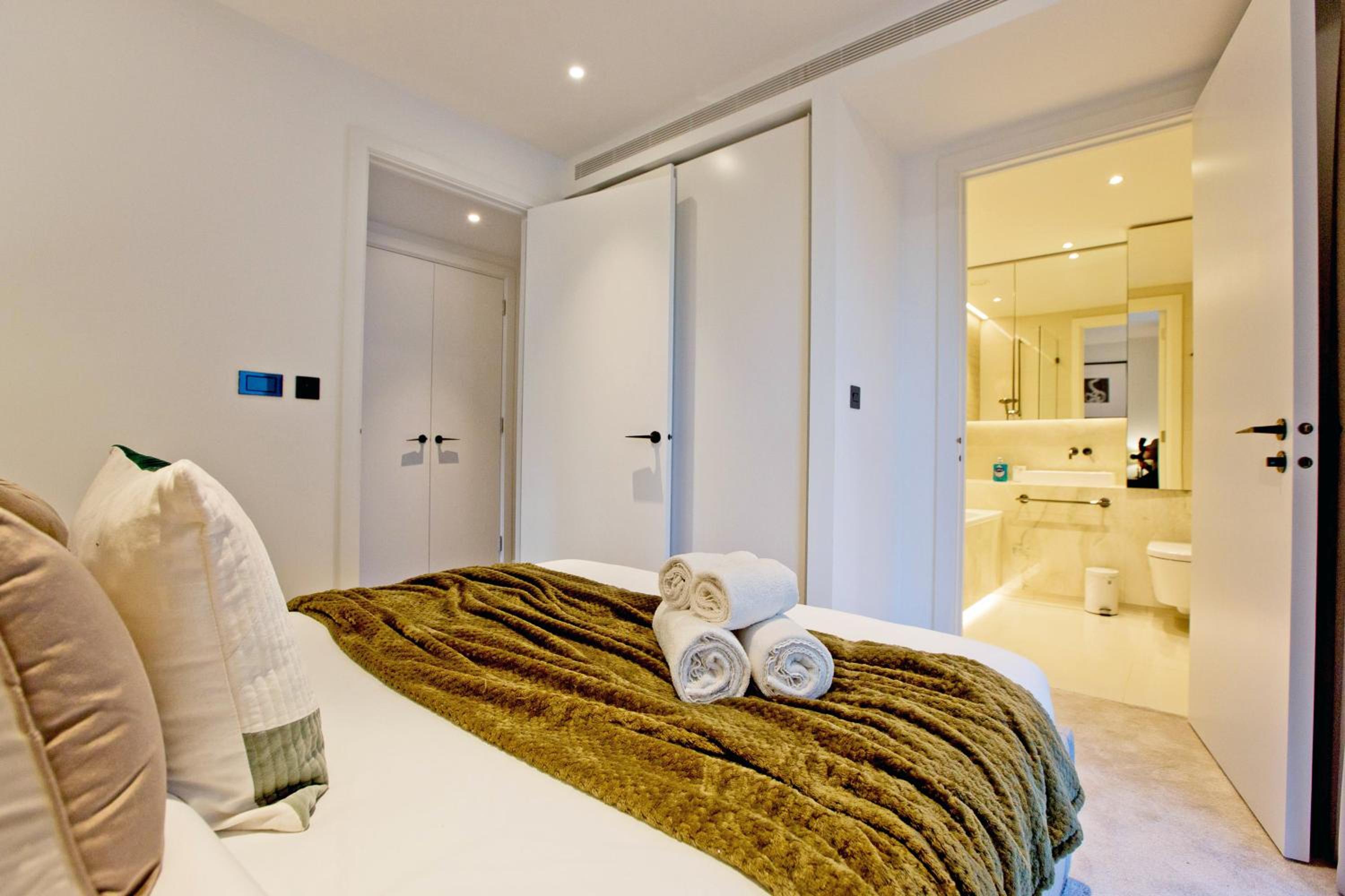 Fabulous Westfield 2 bed