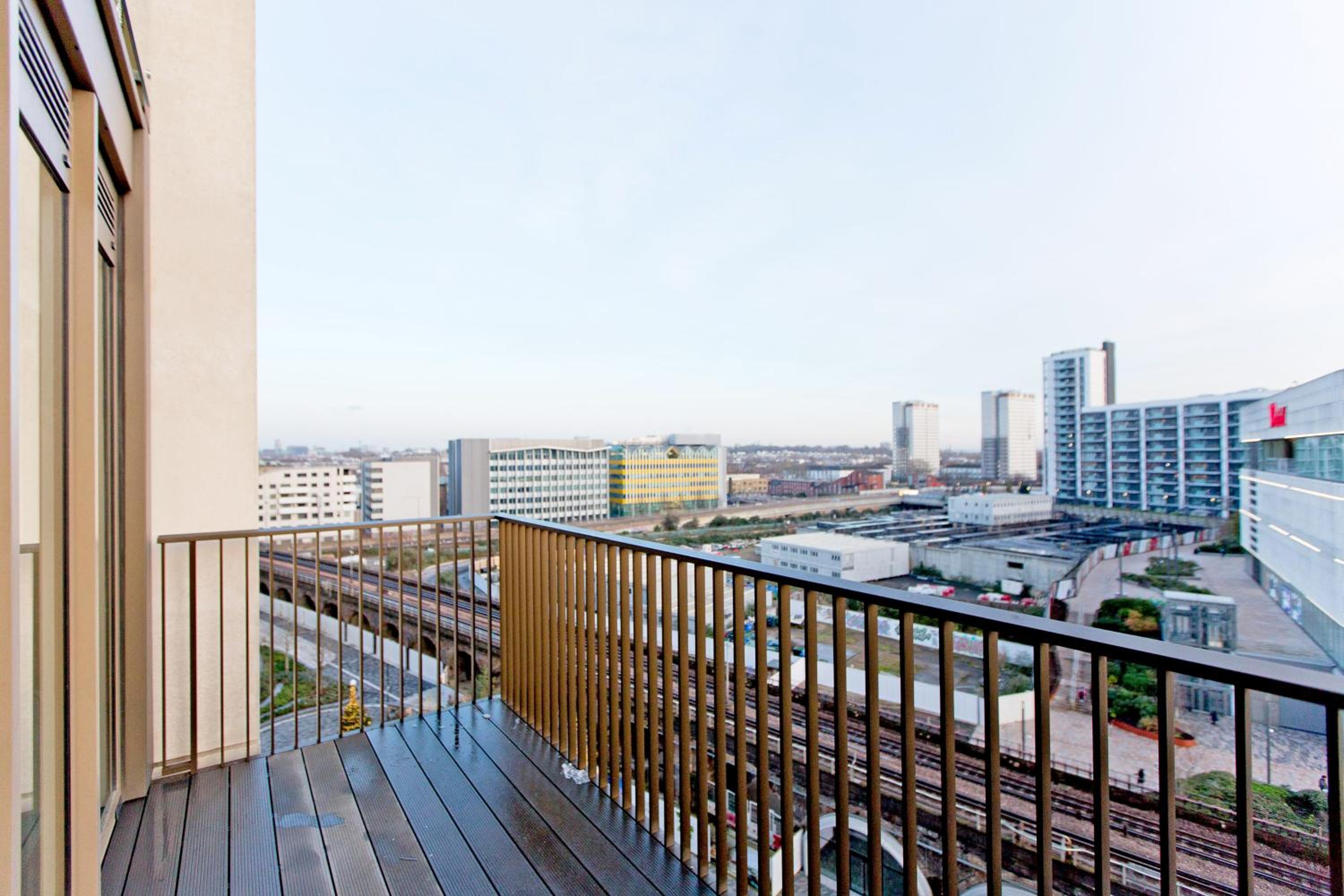 Fabulous Westfield 2 bed