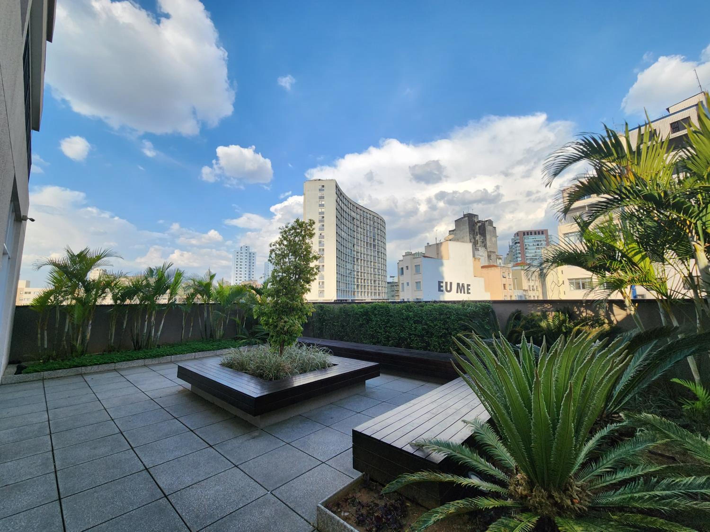 FLAT GRANDE EM CONDOMINIO DE LUXO - CENTRO DE SÃO PAULO