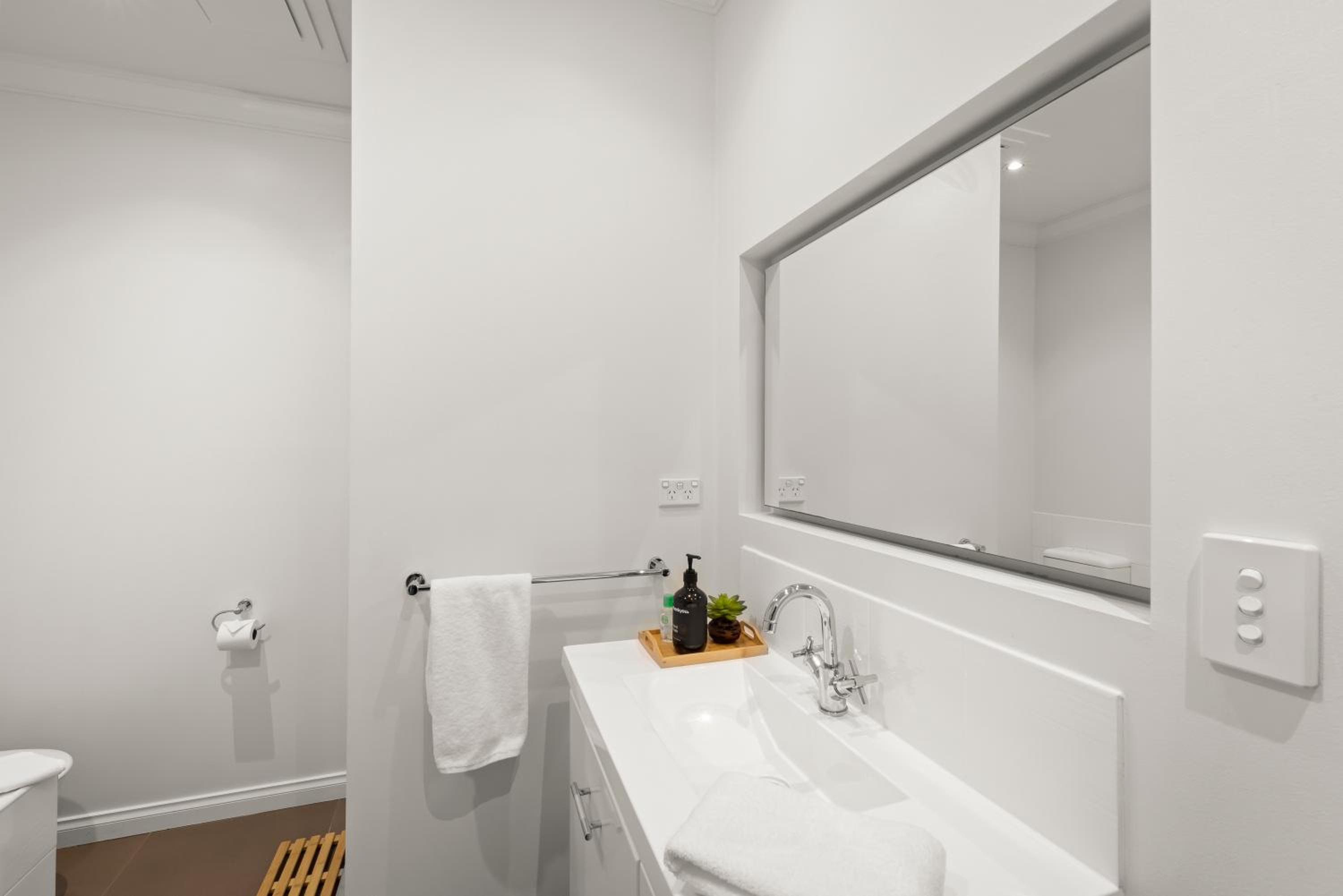 Luxury 2 Bedroom Apartment - Heart of Hobart CBD