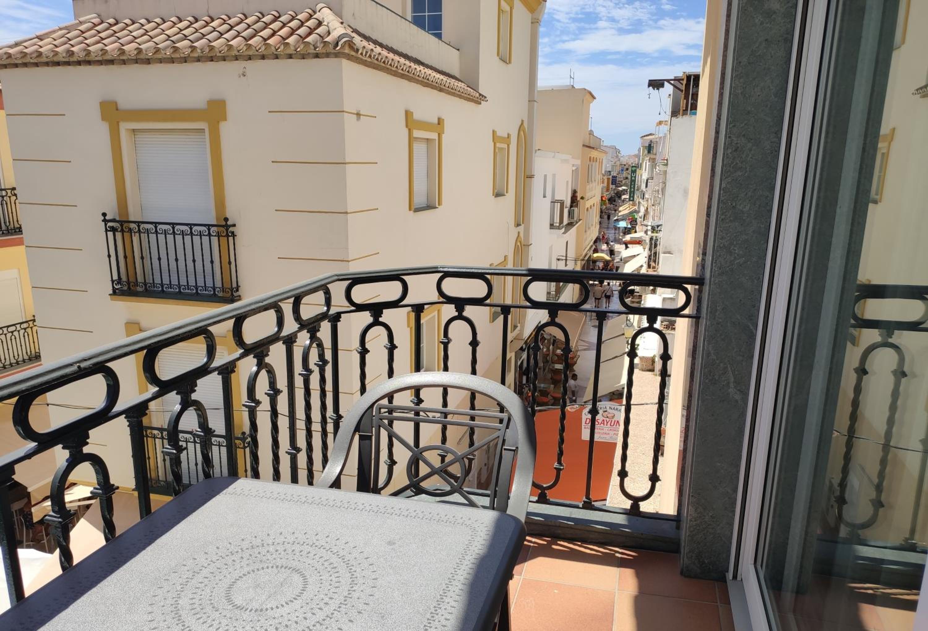Apartamentos Leonor Carihuela