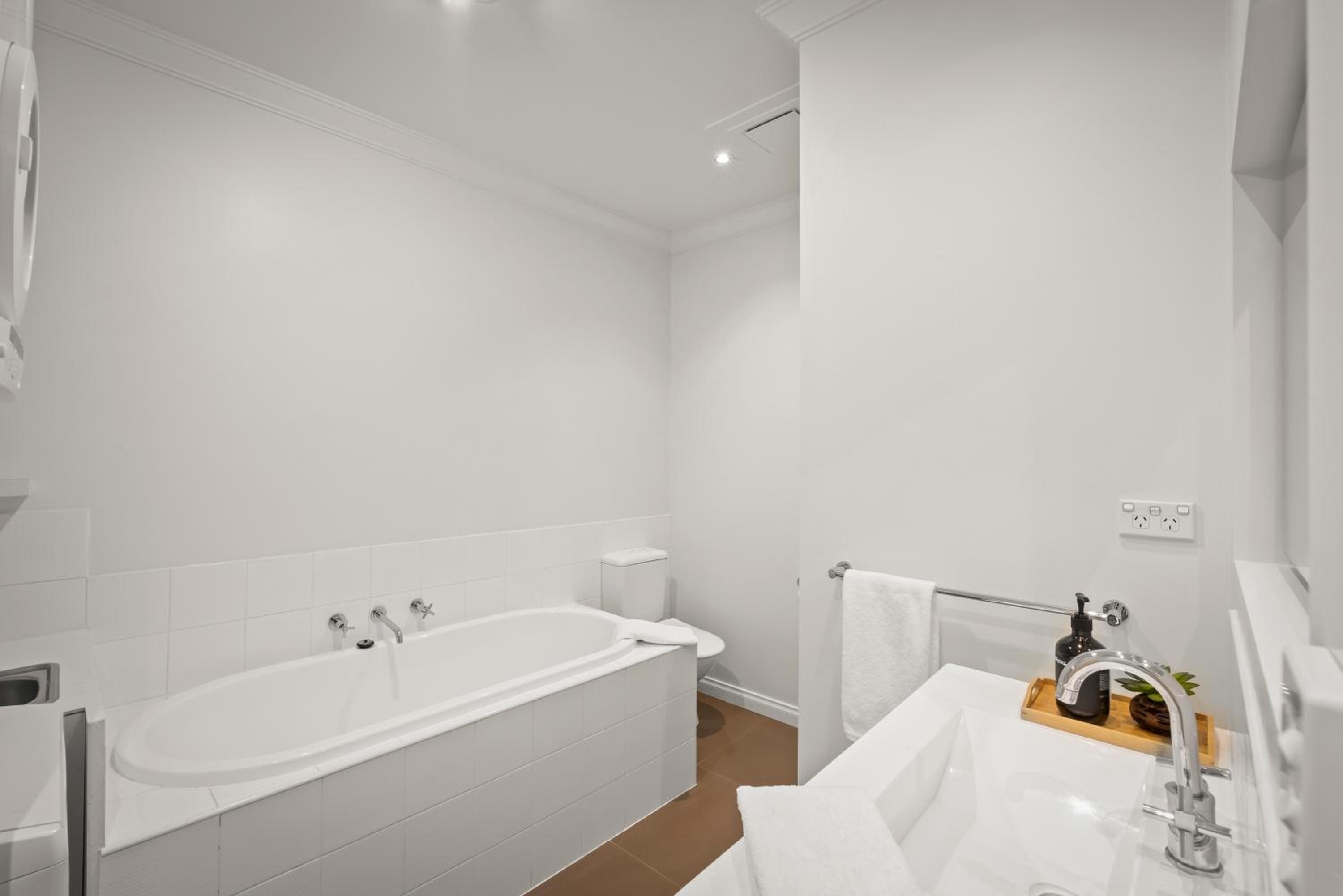 Luxury 2 Bedroom Apartment - Heart of Hobart CBD