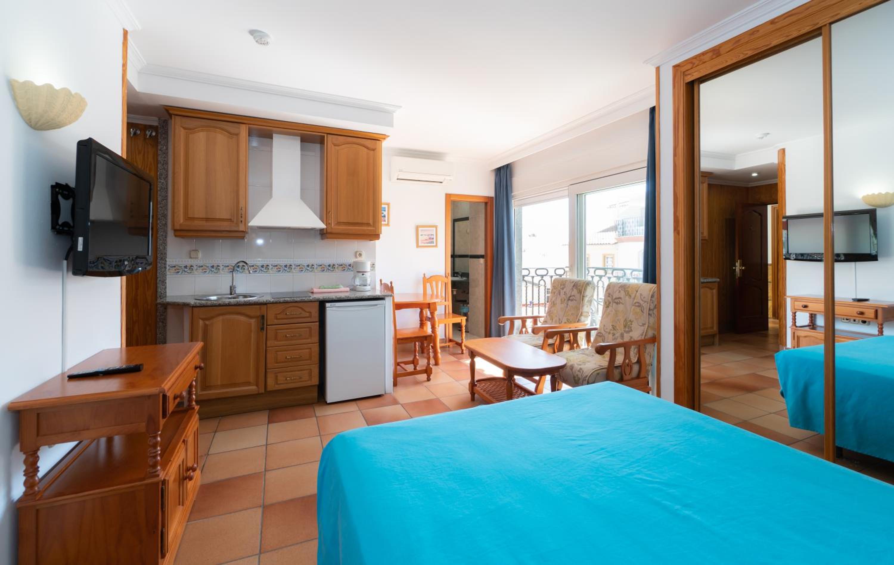 Apartamentos Leonor Carihuela