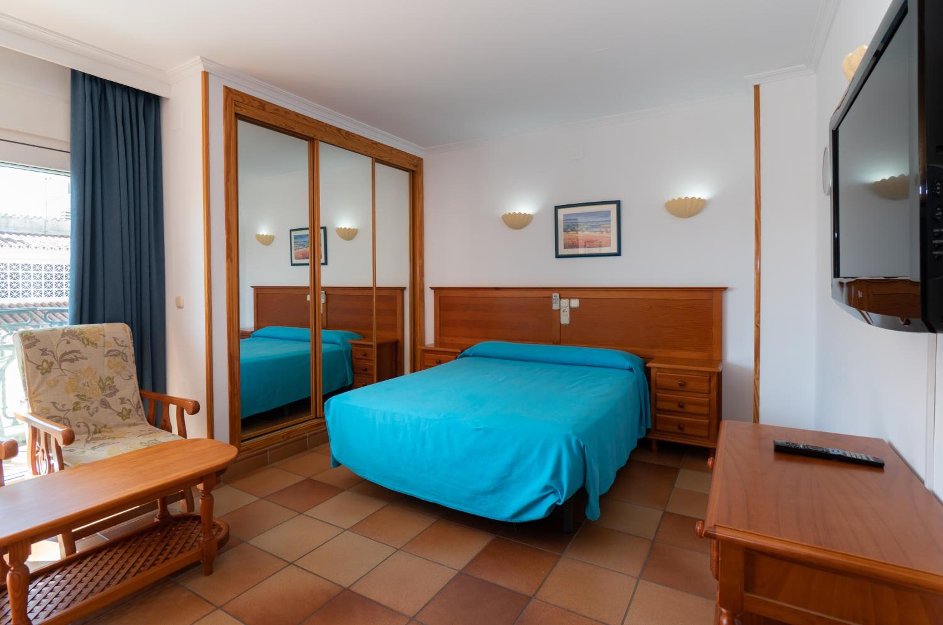Apartamentos Leonor Carihuela
