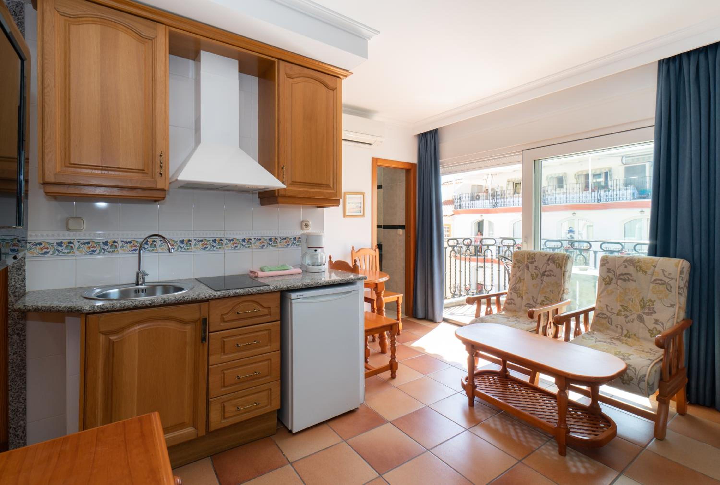 Apartamentos Leonor Carihuela